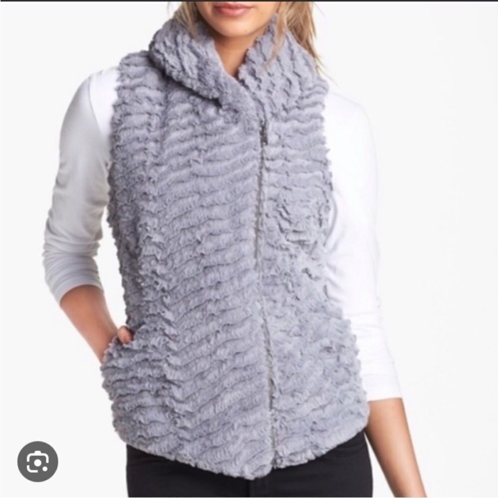 PATAGONIA | Pelage Gray Asymmetrical Zip Front Faux Fur Vest Women’s Size XS